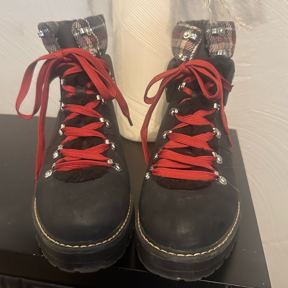 Women’s Time And Tru Winter Boots Combat Boots chunky ankle boots size 9